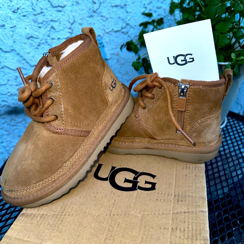 UGG Kids size 10 T Neumel II